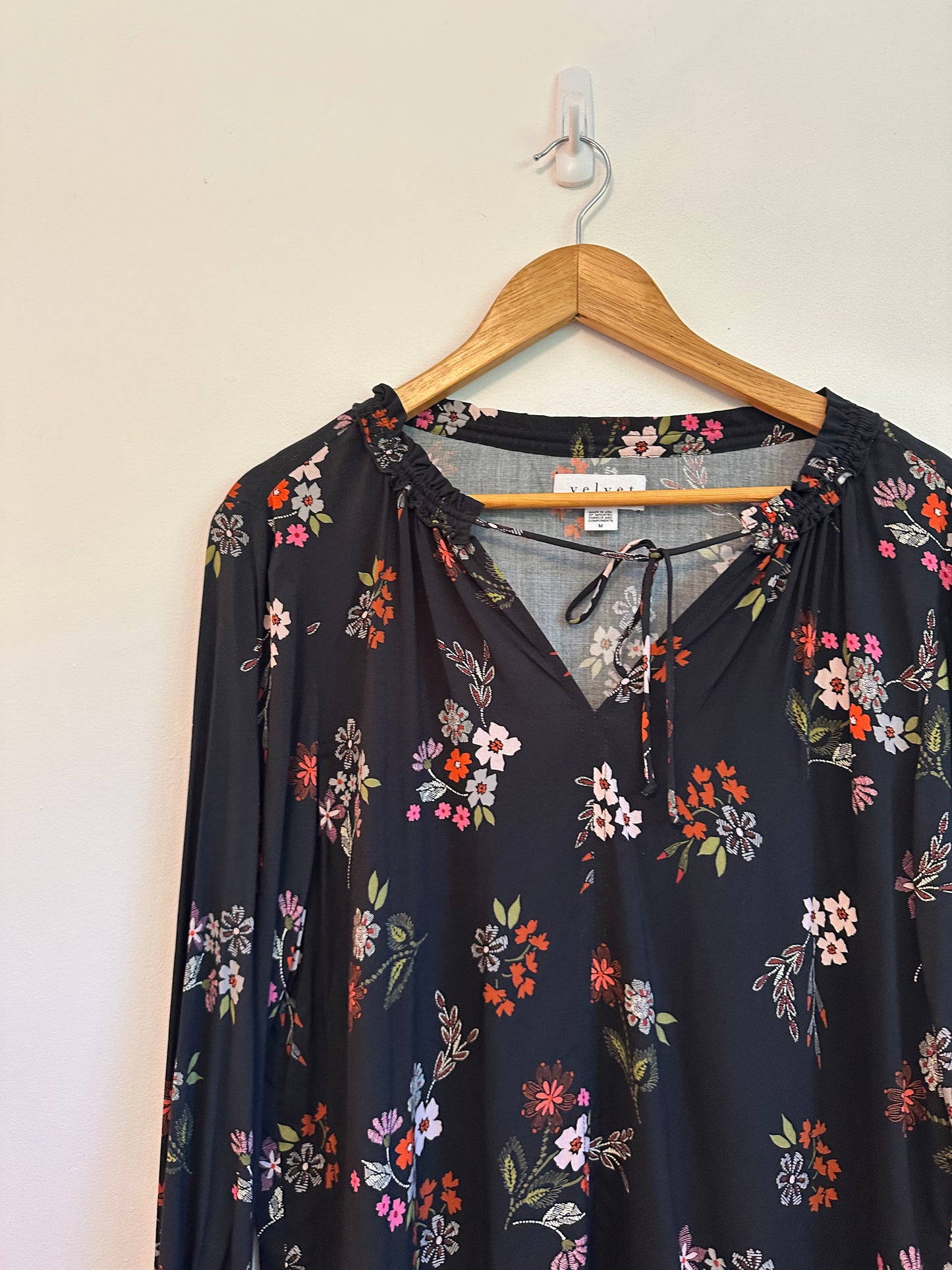 Velvet by Graham and Spencer Floral Long Sleeve Blouse | Size Medium