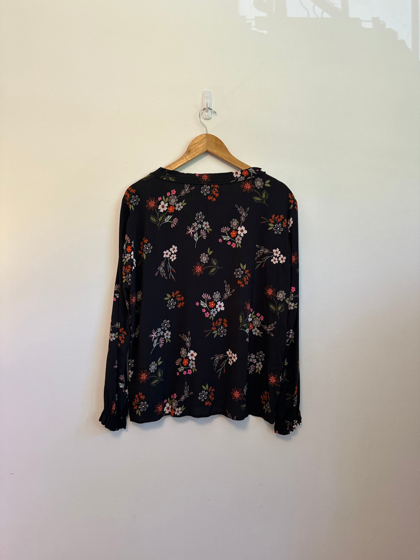 Velvet by Graham and Spencer Floral Long Sleeve Blouse | Size Medium