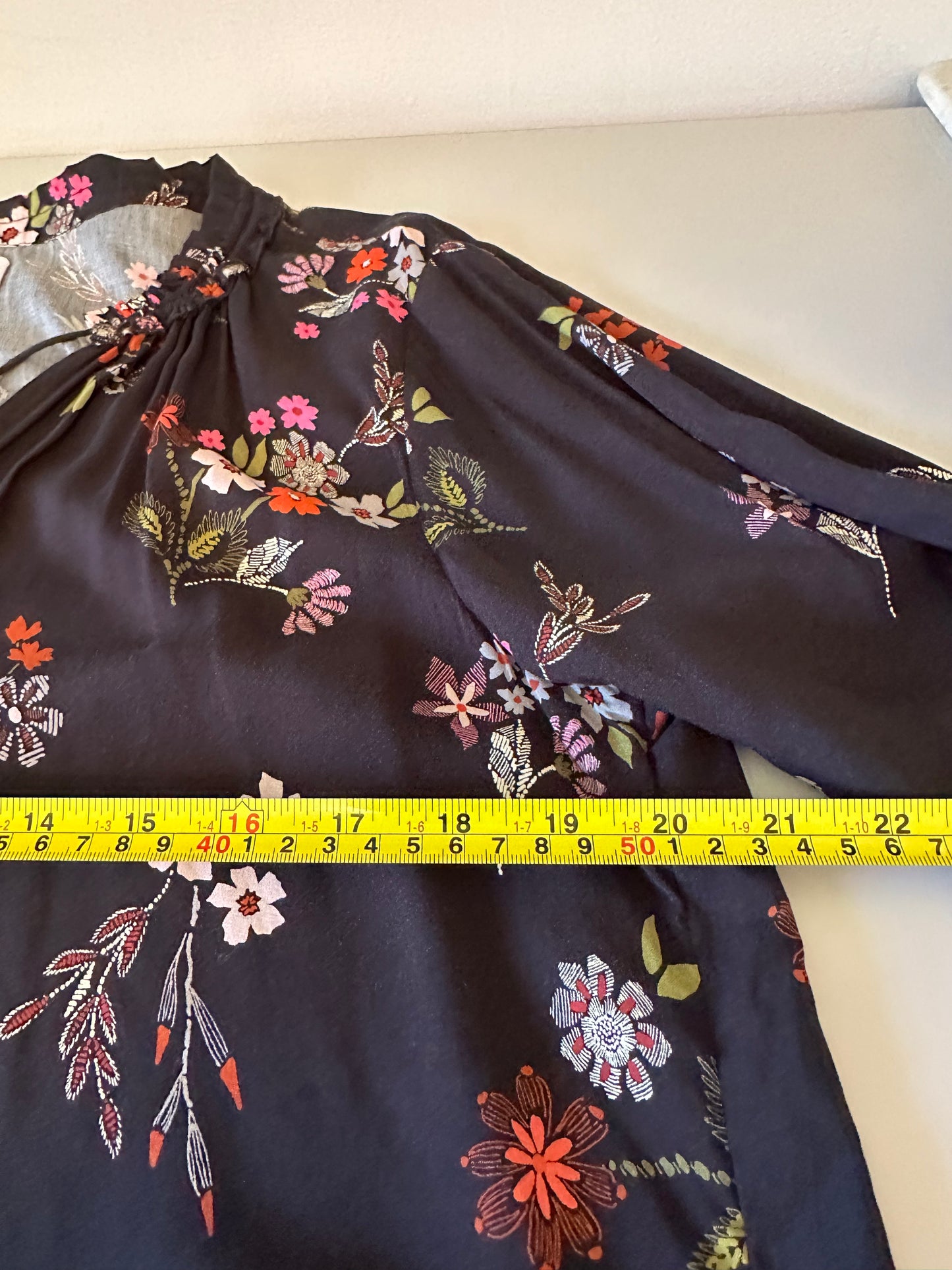Velvet by Graham and Spencer Floral Long Sleeve Blouse | Size Medium