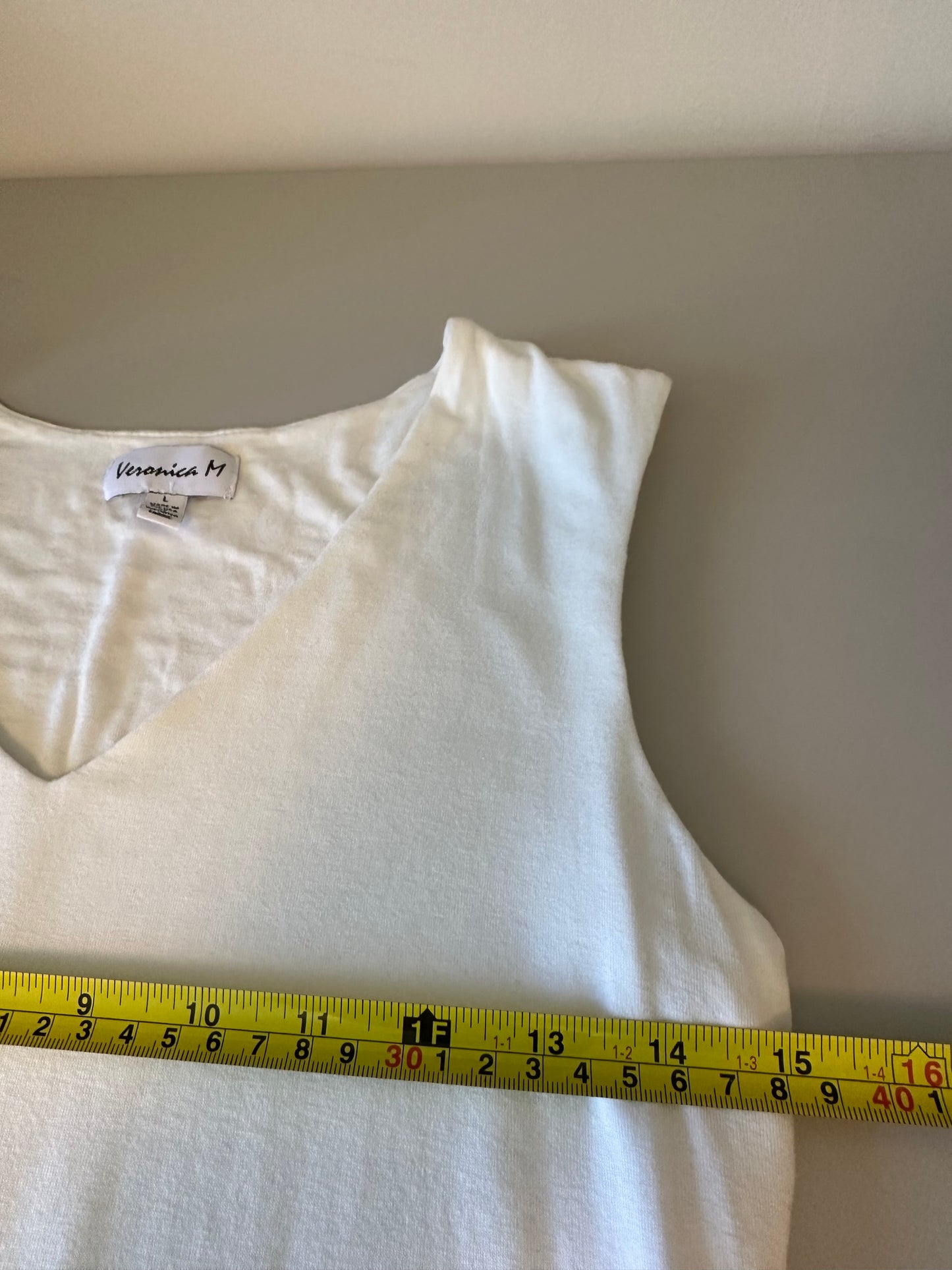 Veronica M White V-Neck Tank Top | Size Large