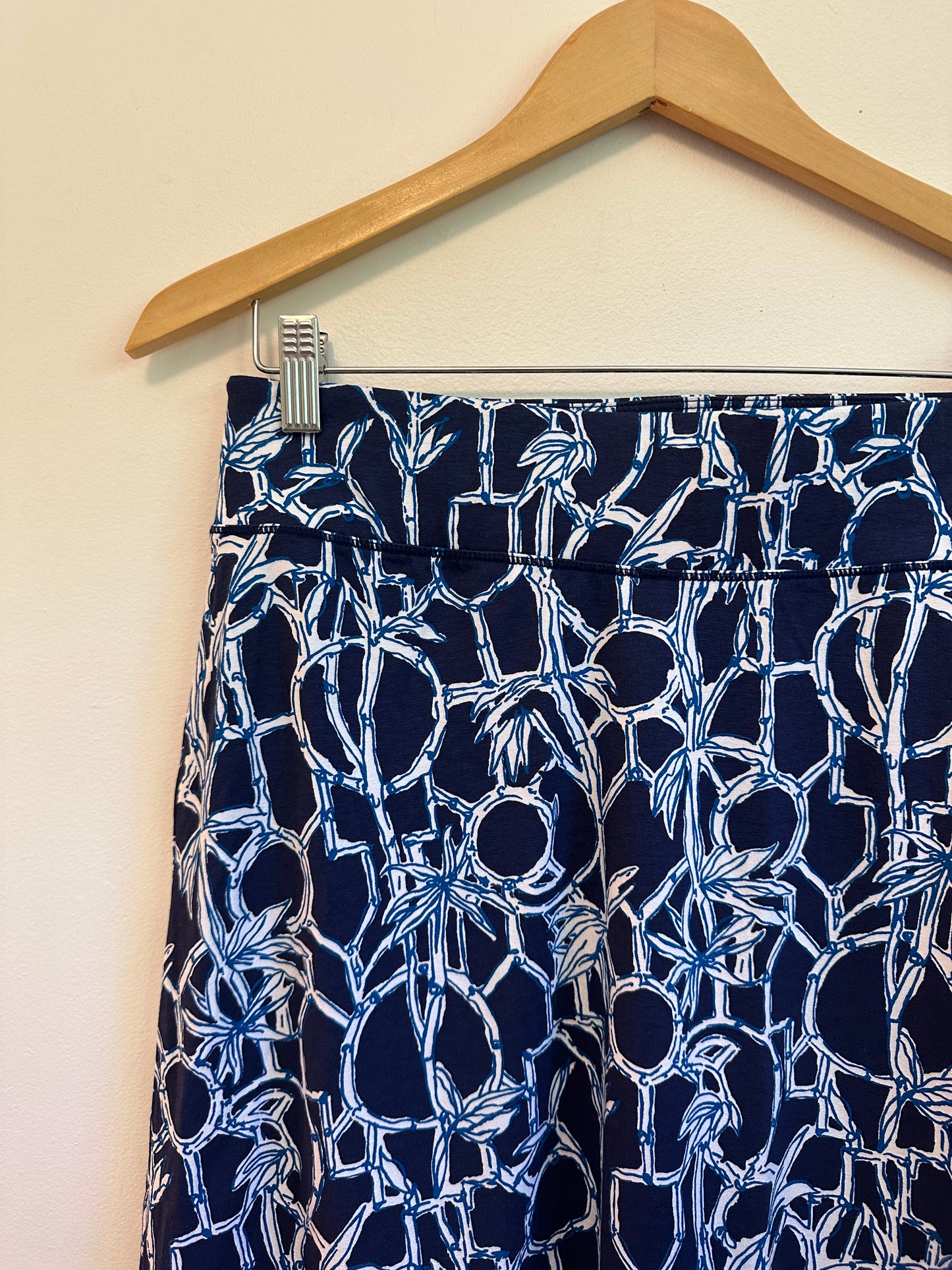 Lilly Pulitzer Blue Patterned Jersey Skirt | Size Medium