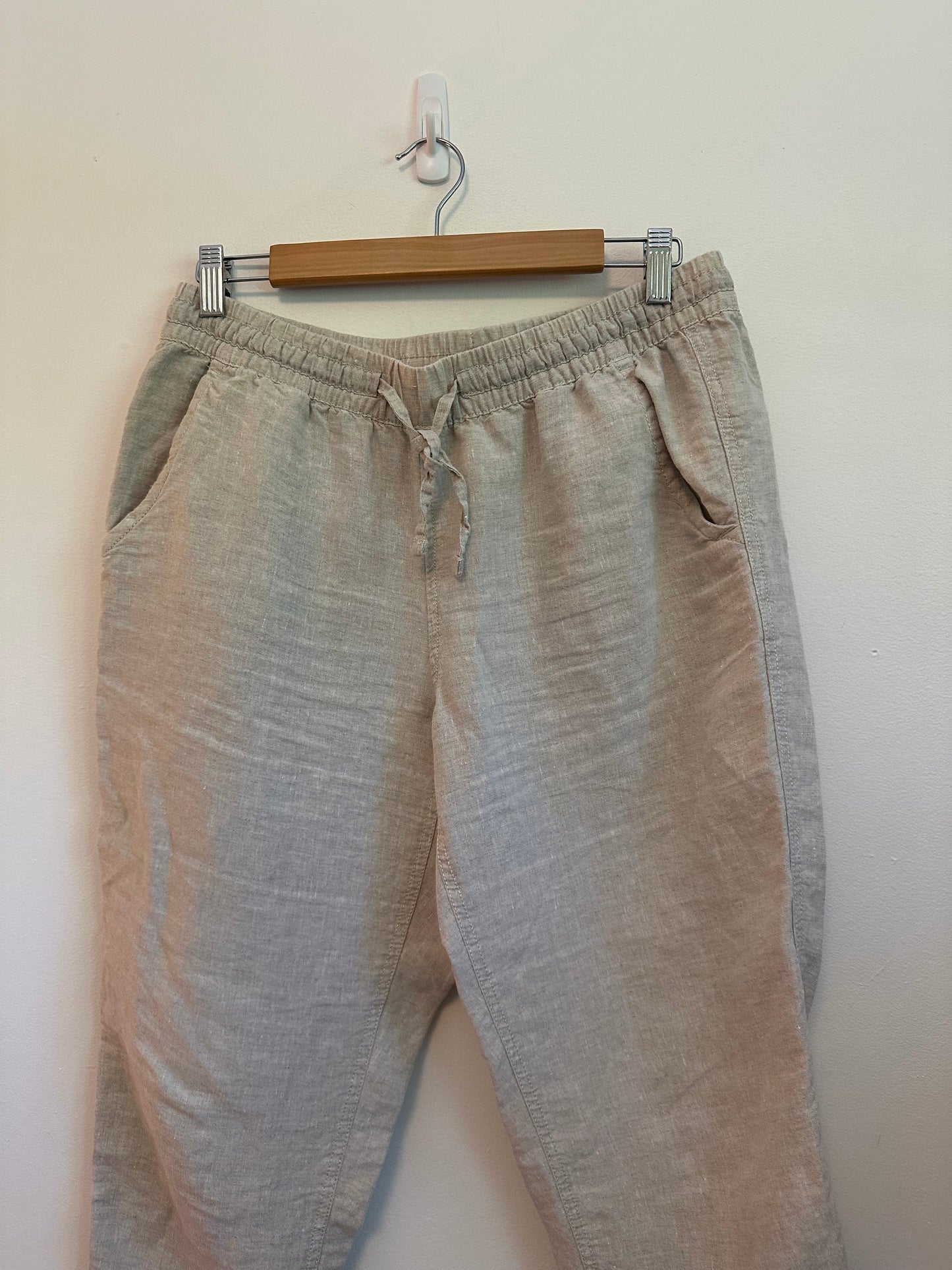 L.L. Bean Premium Linen Pull-On Ankle Pants in Oatmeal | Size 8 Petite
