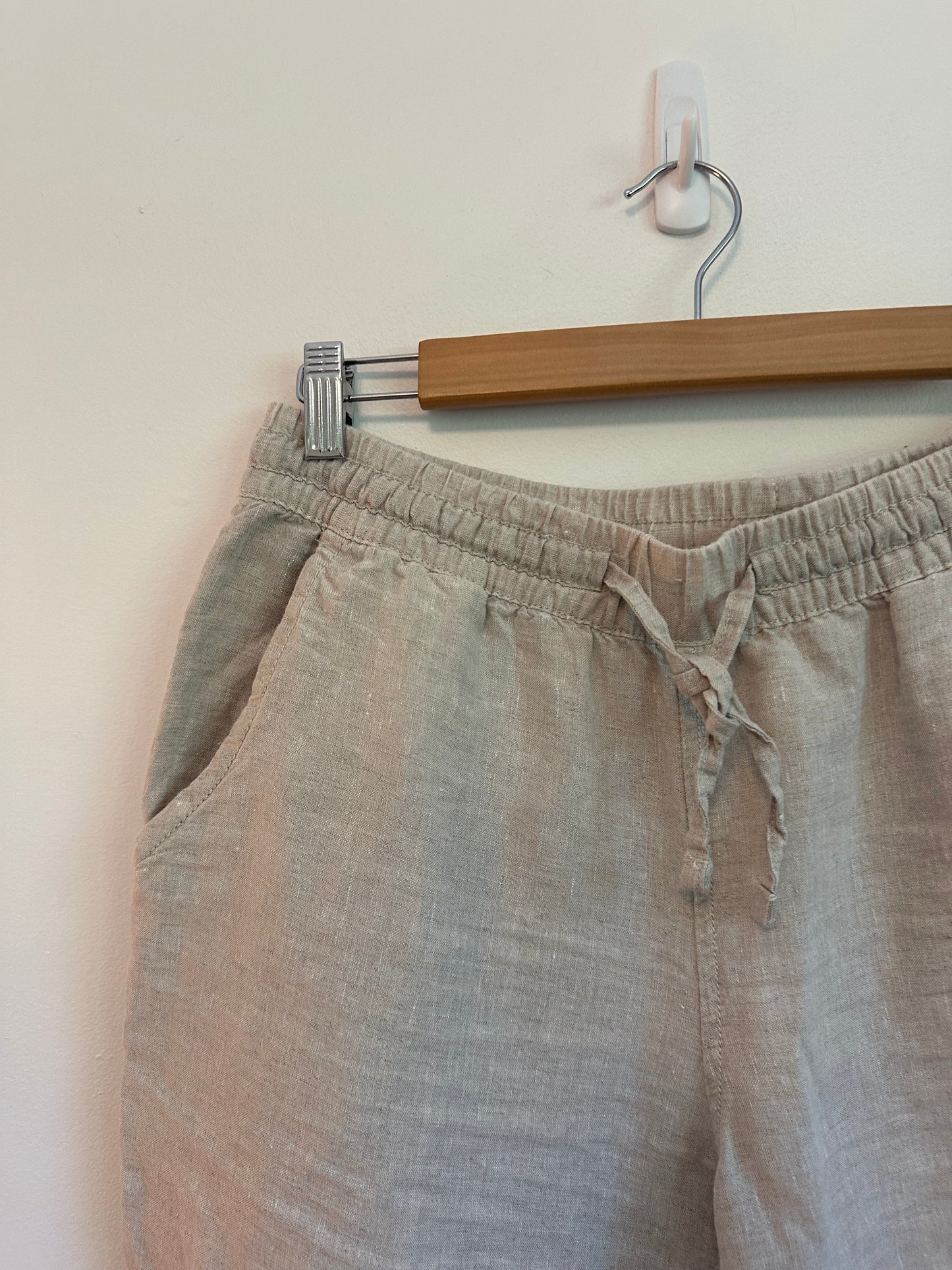 L.L. Bean Premium Linen Pull-On Ankle Pants in Oatmeal | Size 8 Petite