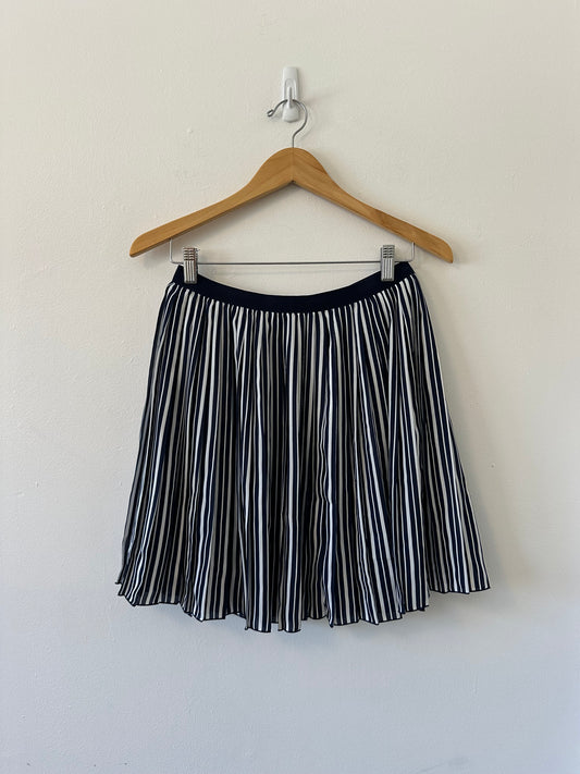 Uniqlo Electric Pleated Pull On Navy and White Striped Mini Skirt | Size Medium