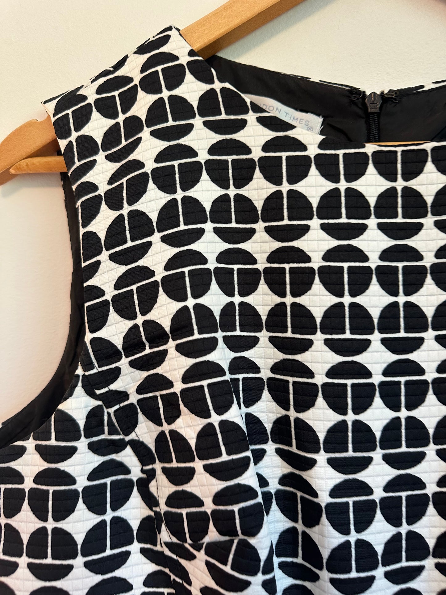 London Times Black and White Geometric Sheath Dress | Size 8