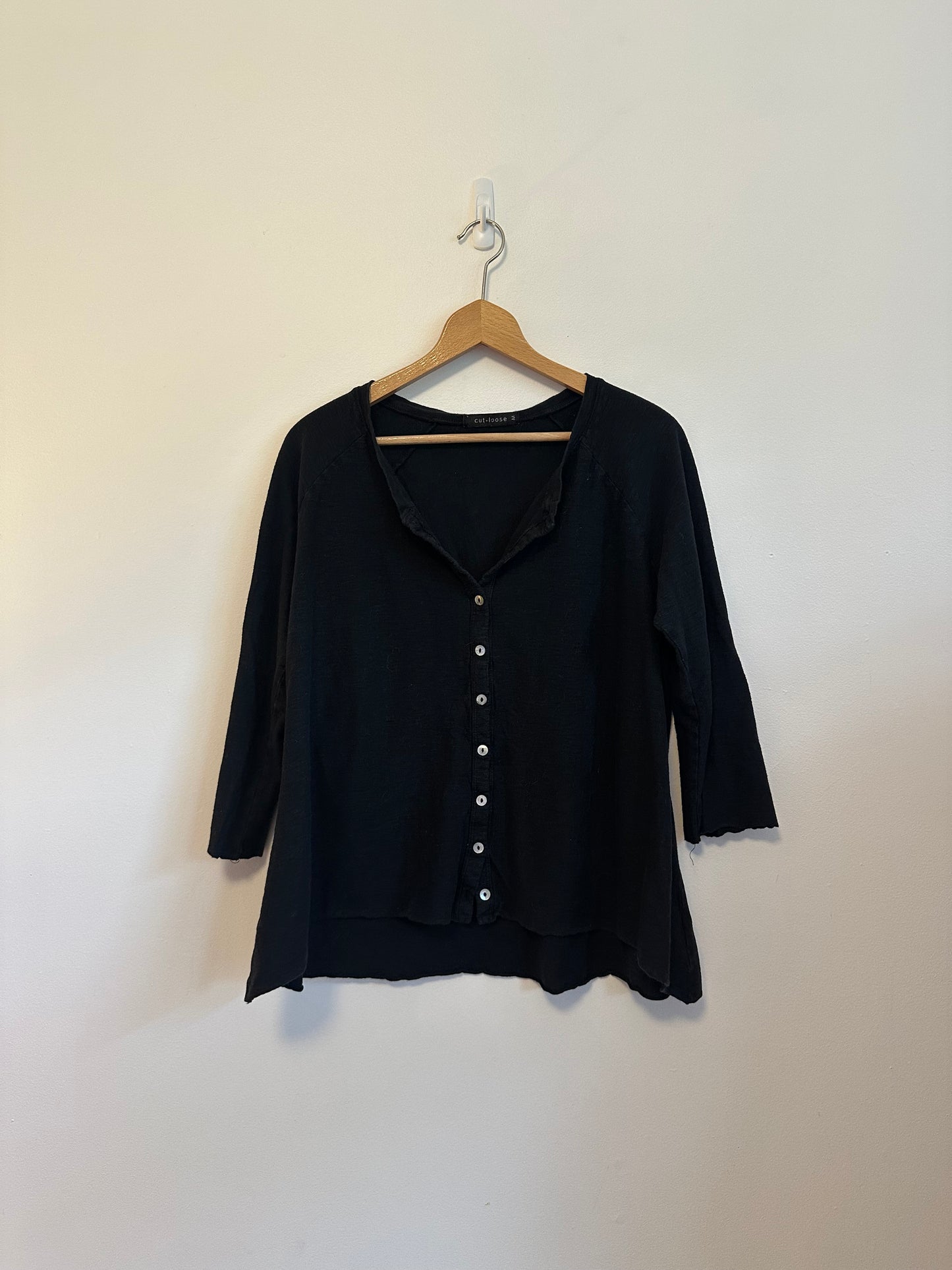 Cut Loose Button Front 3/4 Sleeve Black Shirt | Size Medium