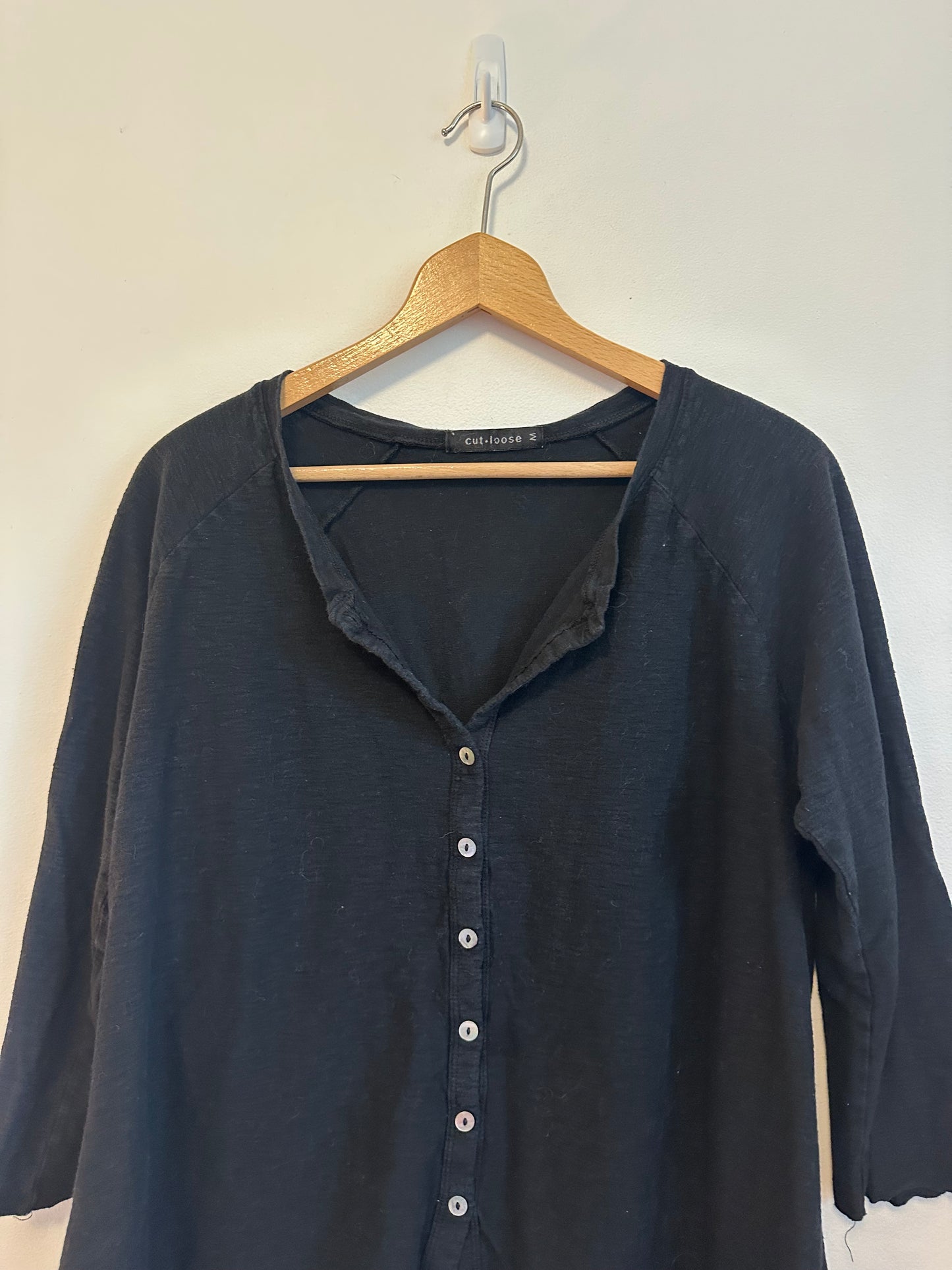 Cut Loose Button Front 3/4 Sleeve Black Shirt | Size Medium