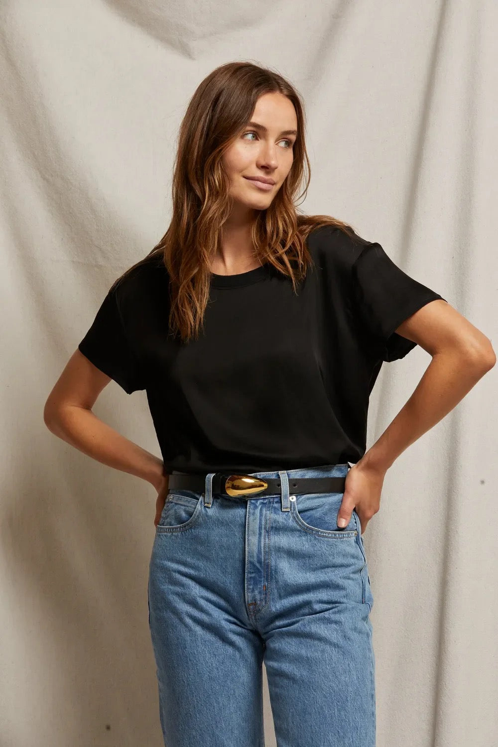 NWT Perfectwhitetee Delphine Luxe Satin Crewneck T-Shirt in Black | Size Large