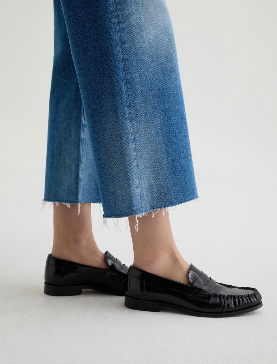 AG Denim Saige Wide Leg Crop Mid Rise Jean | Size 27