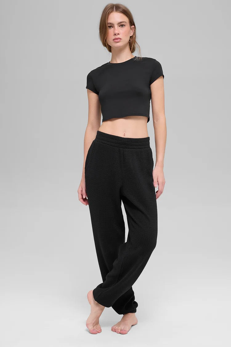 Alo Yoga Waffle Weekend Escape Jogger in Black | Size Large