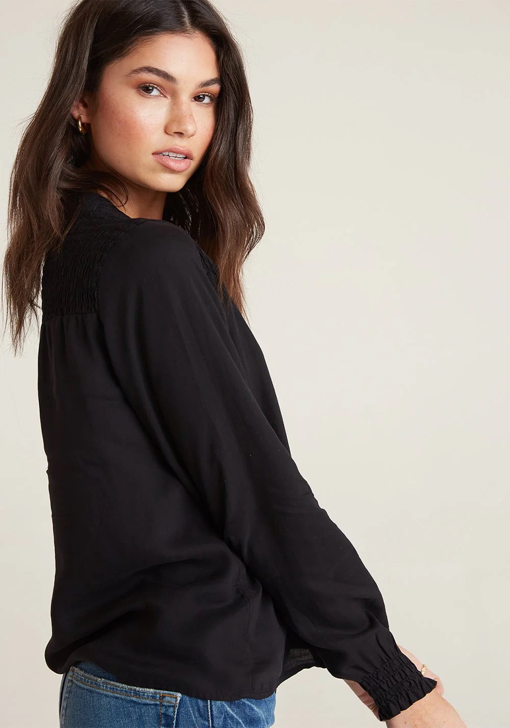 Bella Dahl Smocked Yoke Blouse in Black | Size XS