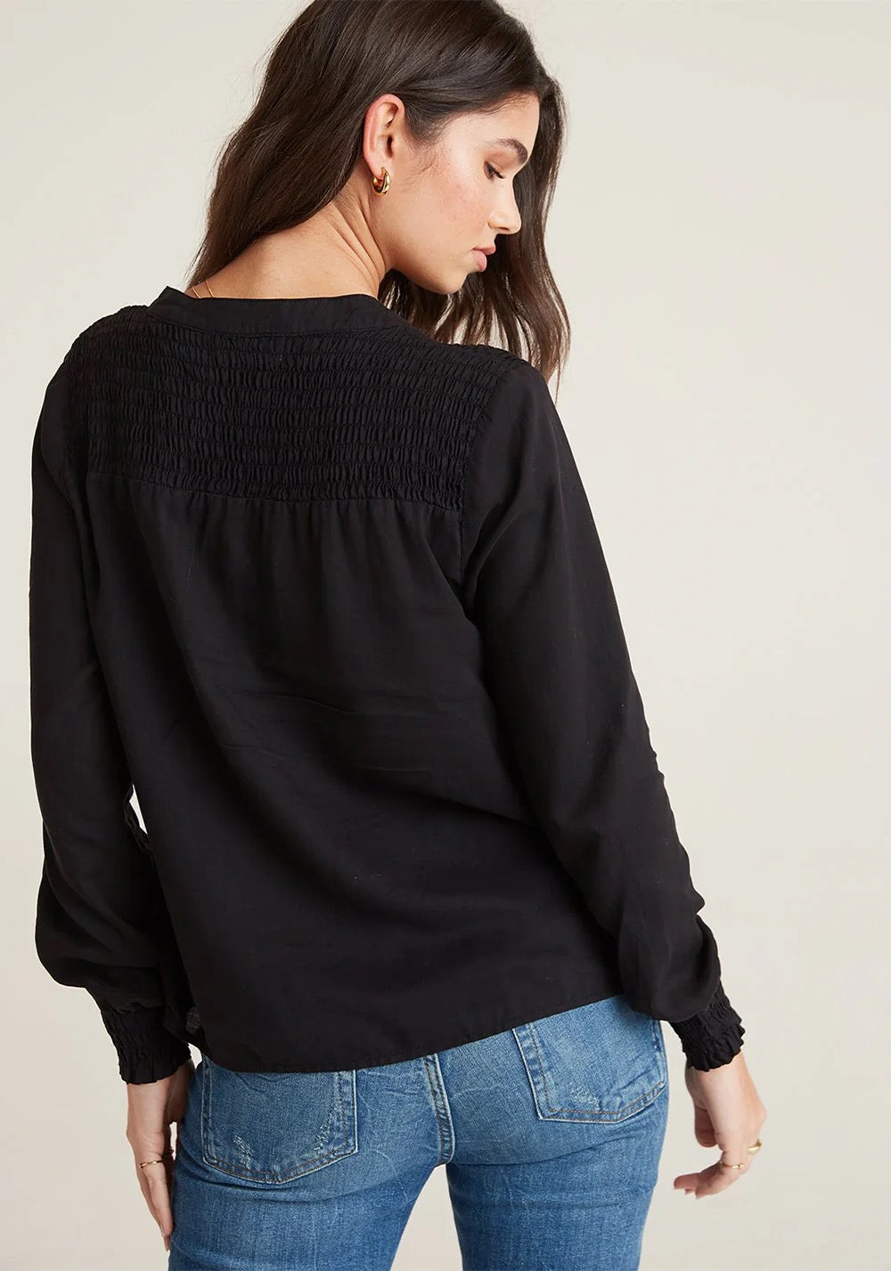 Bella Dahl Smocked Yoke Blouse in Black | Size XS